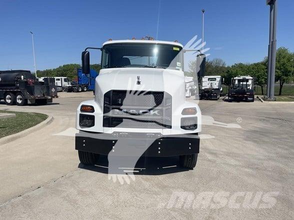 Mack MD7 Šasija ar kabīni