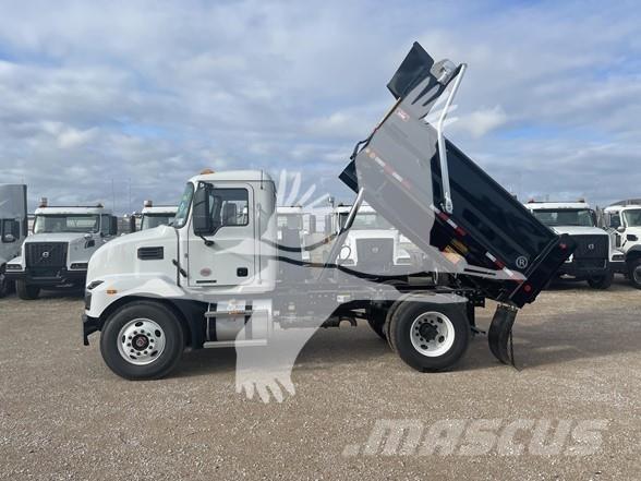 Mack MD7 Pašizgāzējs