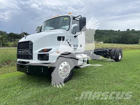 Mack MD7 Šasija ar kabīni