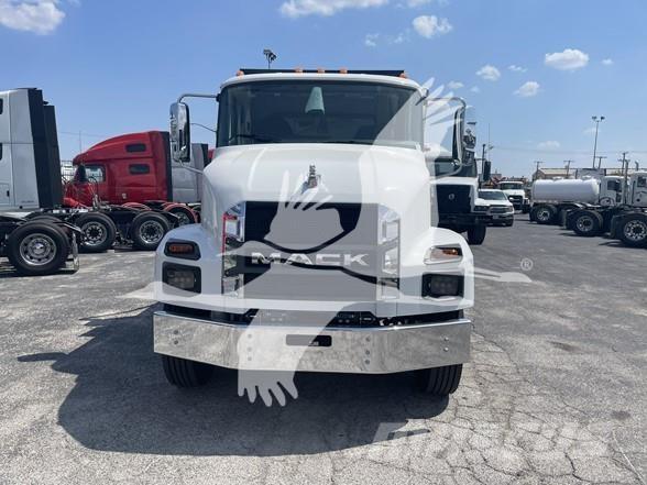 Mack MD7 Pašizgāzējs