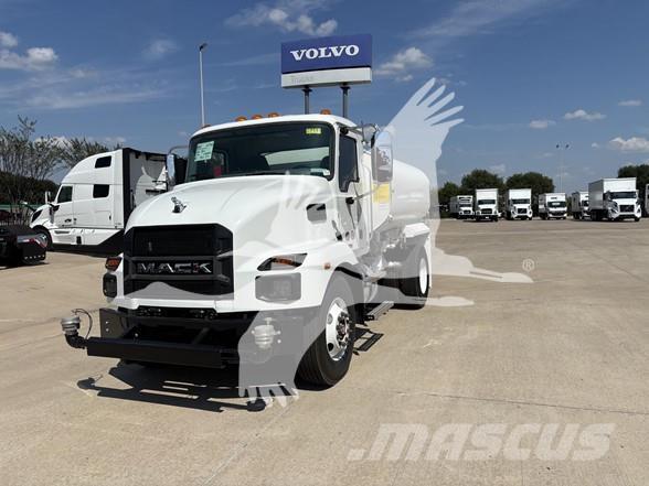 Mack MD7 Autocisterna