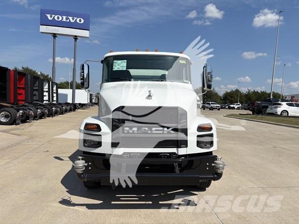 Mack MD7 Autocisterna