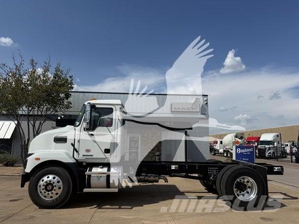 Mack MD7 Šasija ar kabīni