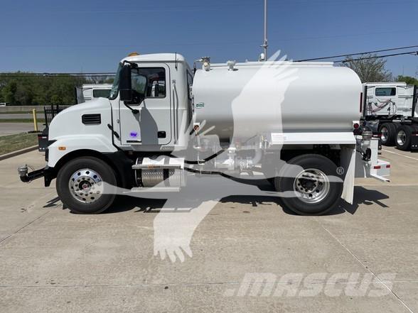 Mack MD7 Autocisterna