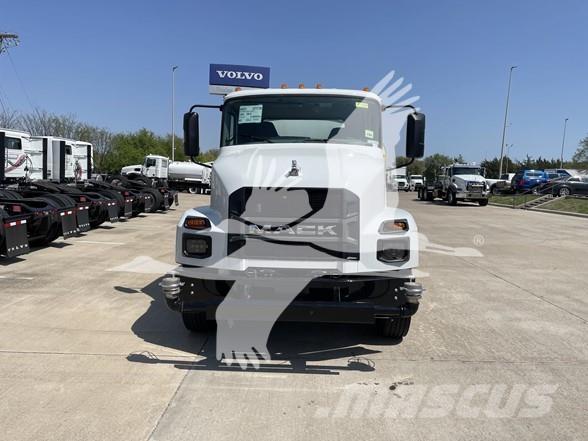 Mack MD7 Autocisterna