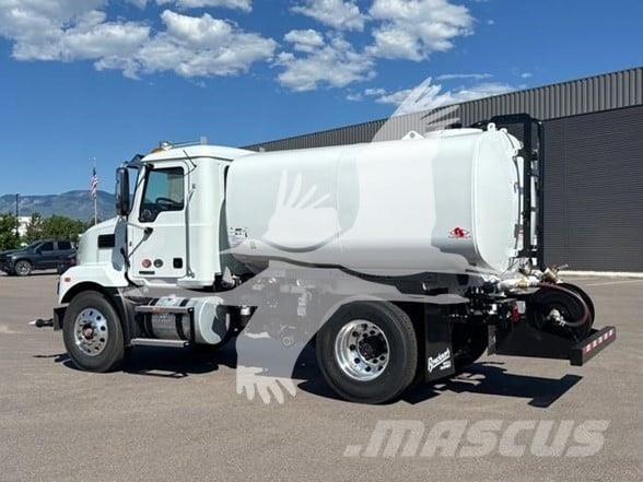 Mack MD7 Autocisterna