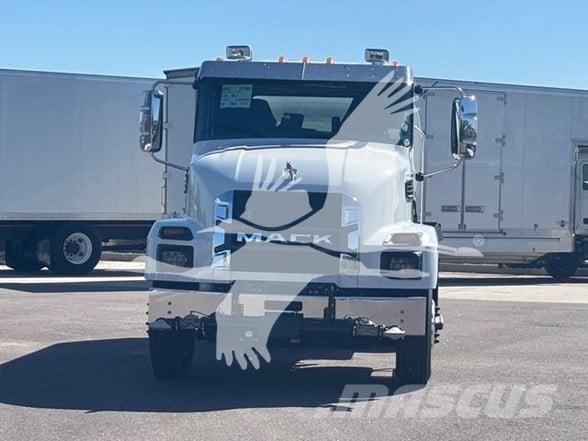 Mack MD7 Autocisterna