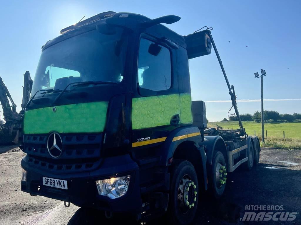 Mercedes-Benz 3240 Treileri ar āķi
