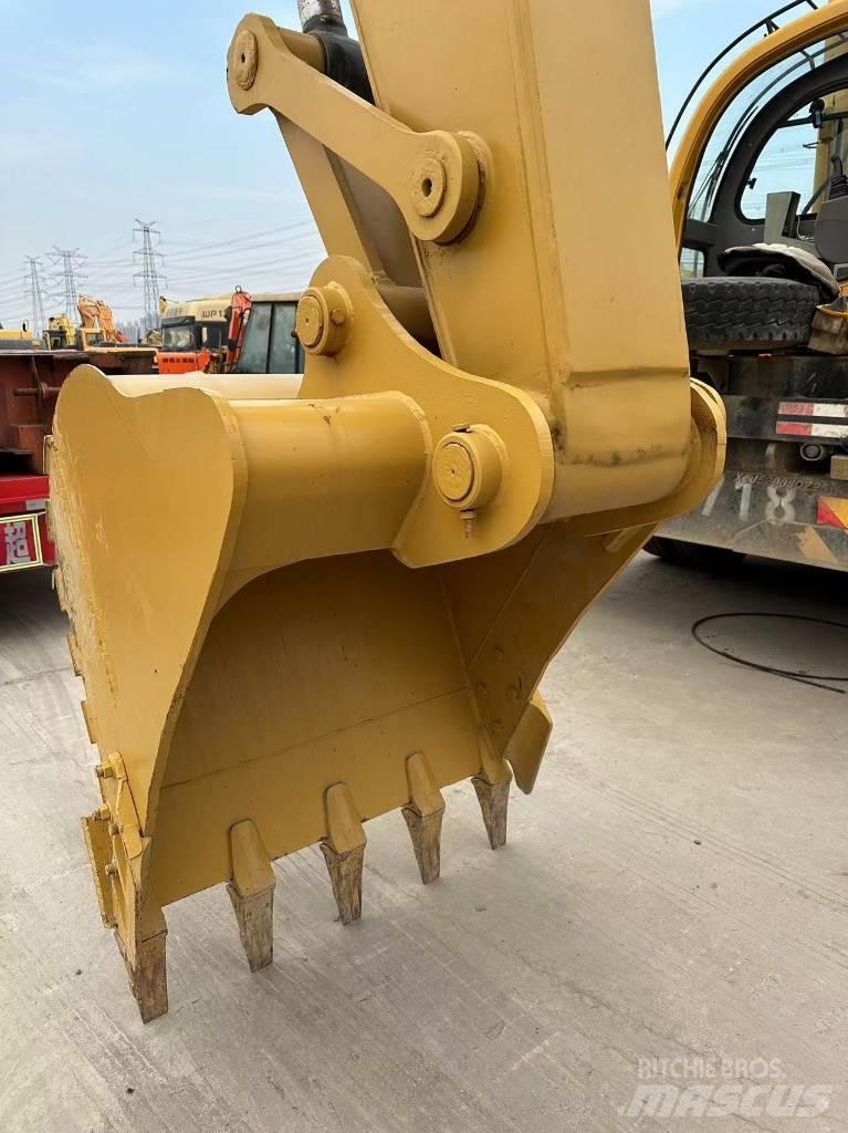 CAT 320 D Kāpurķēžu ekskavatori