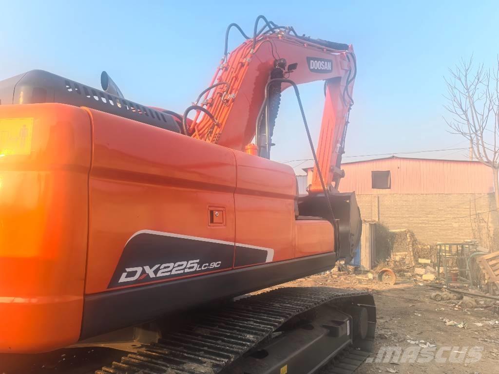 Doosan DX225 Kāpurķēžu ekskavatori