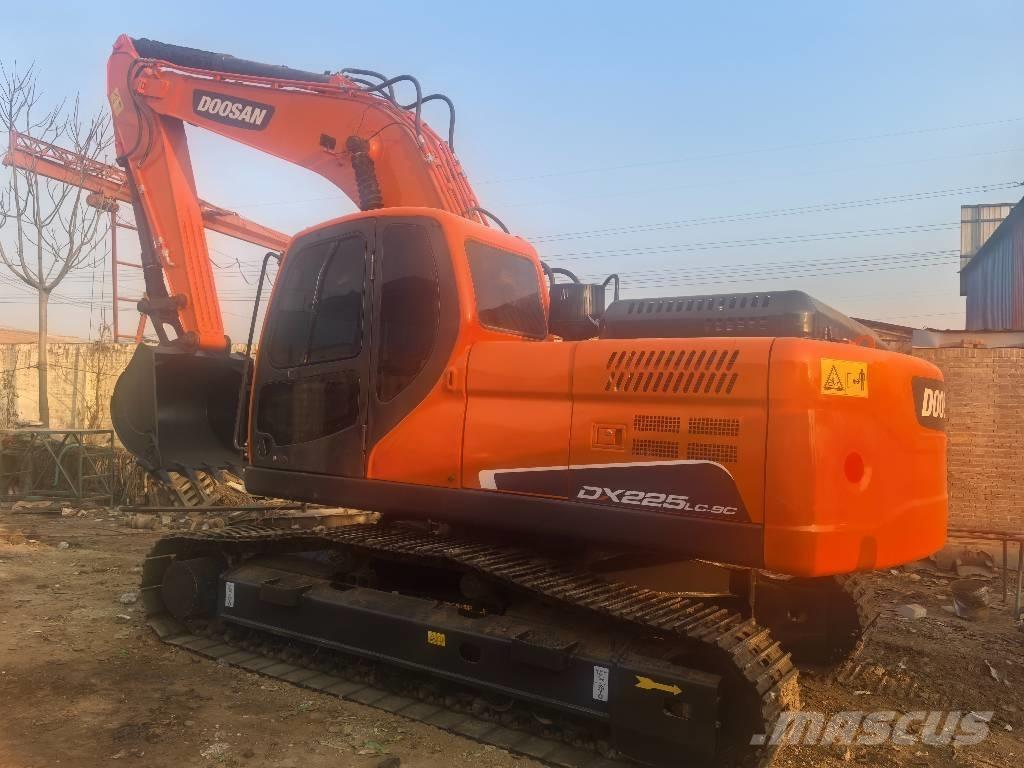 Doosan DX225 Kāpurķēžu ekskavatori