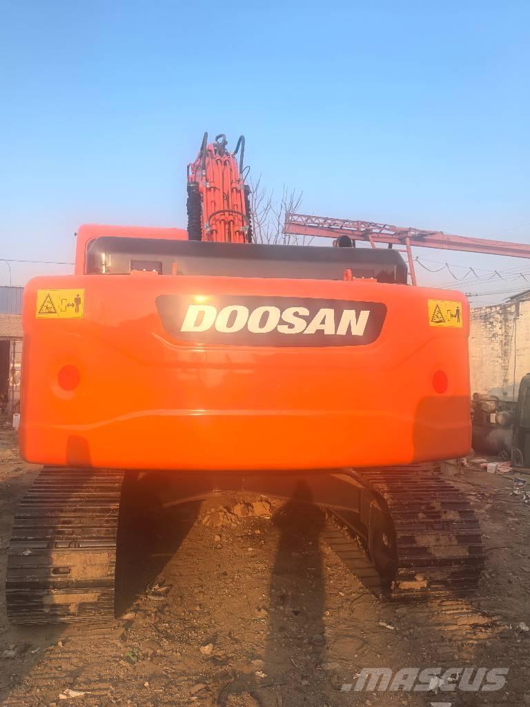 Doosan DX225 Kāpurķēžu ekskavatori