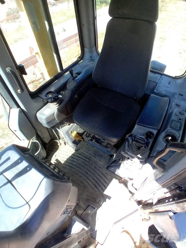 Komatsu D 61 EX-15 Kāpurķēžu buldozeri
