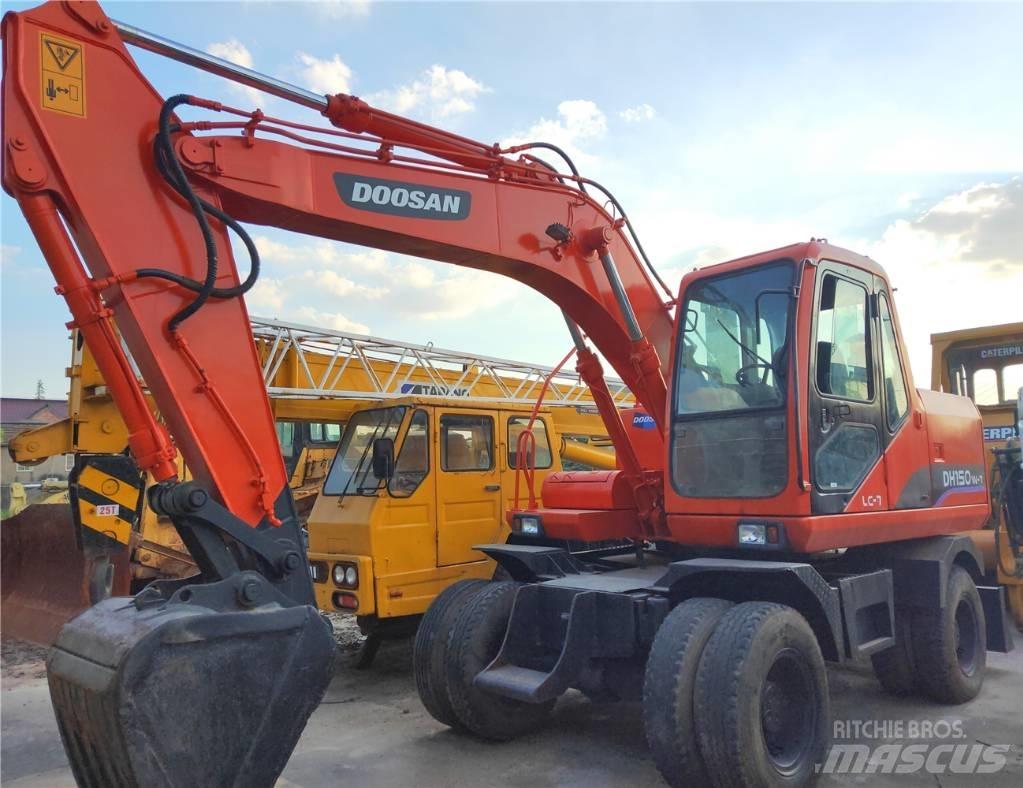 Doosan DH150W Ekskavatori uz riteņiem