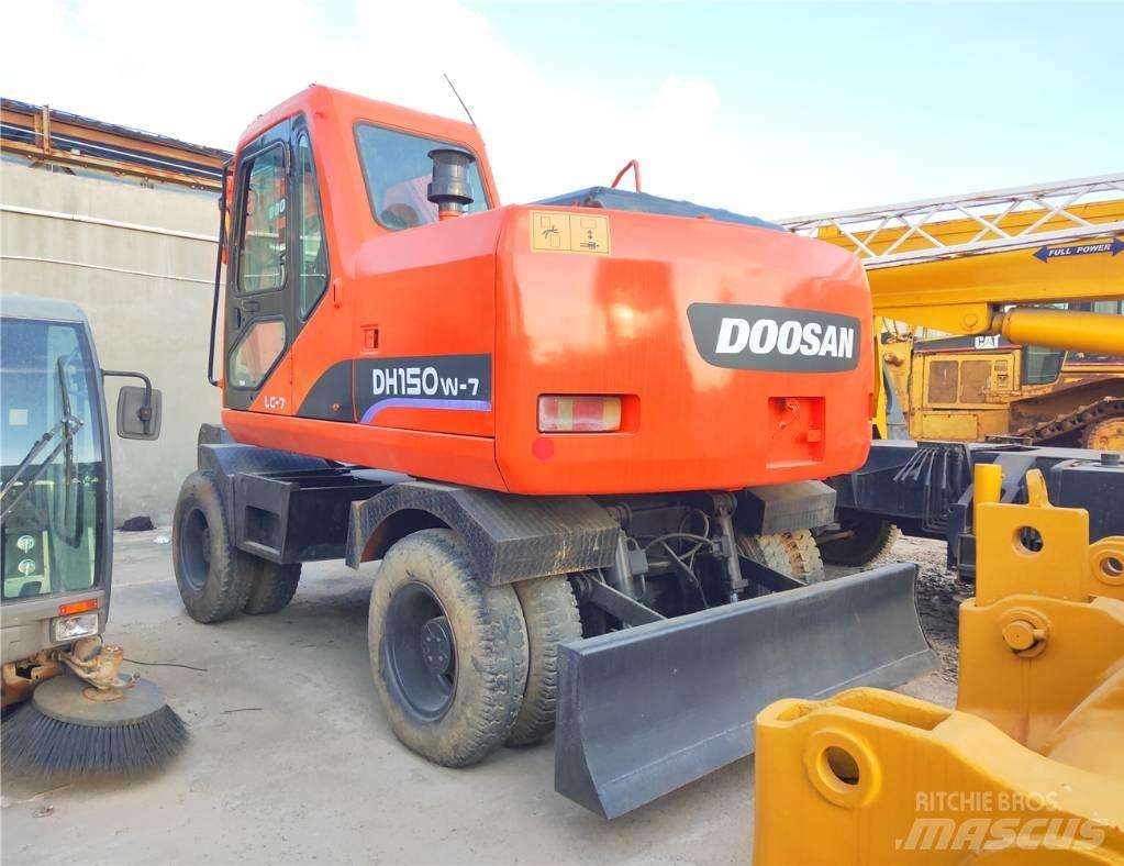 Doosan DH150W Ekskavatori uz riteņiem