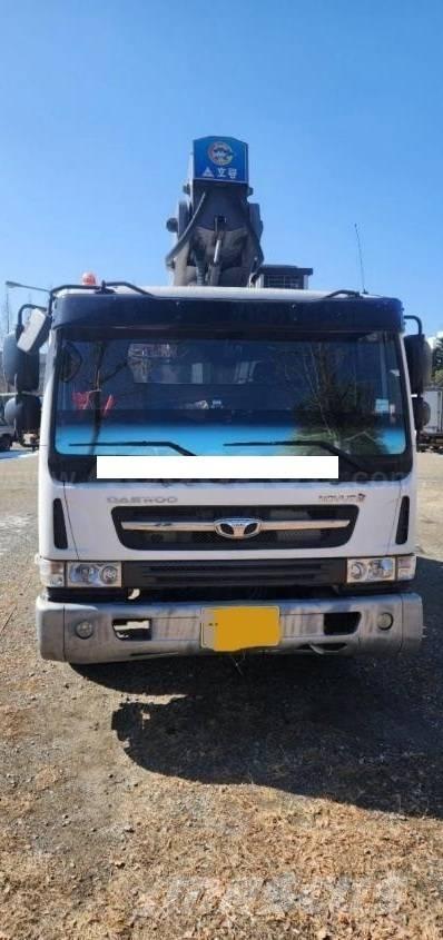 Horyong SKY450 Pacēlāji uz automašīnas bāzes