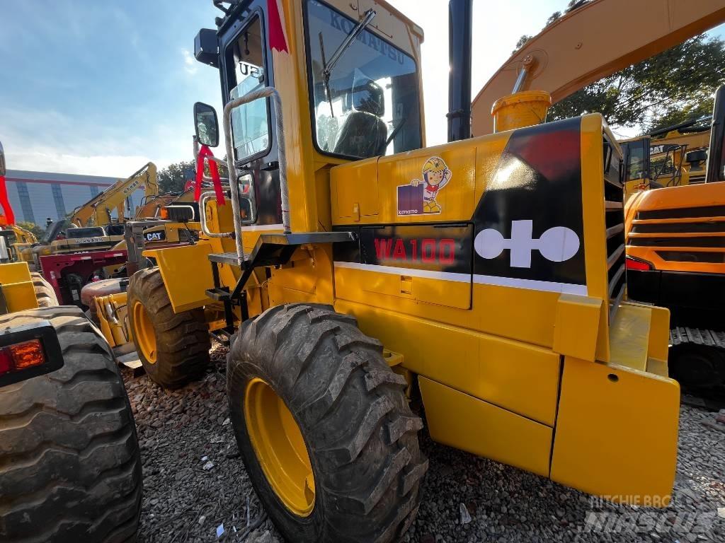 Komatsu WA100 Iekrāvēji uz riteņiem