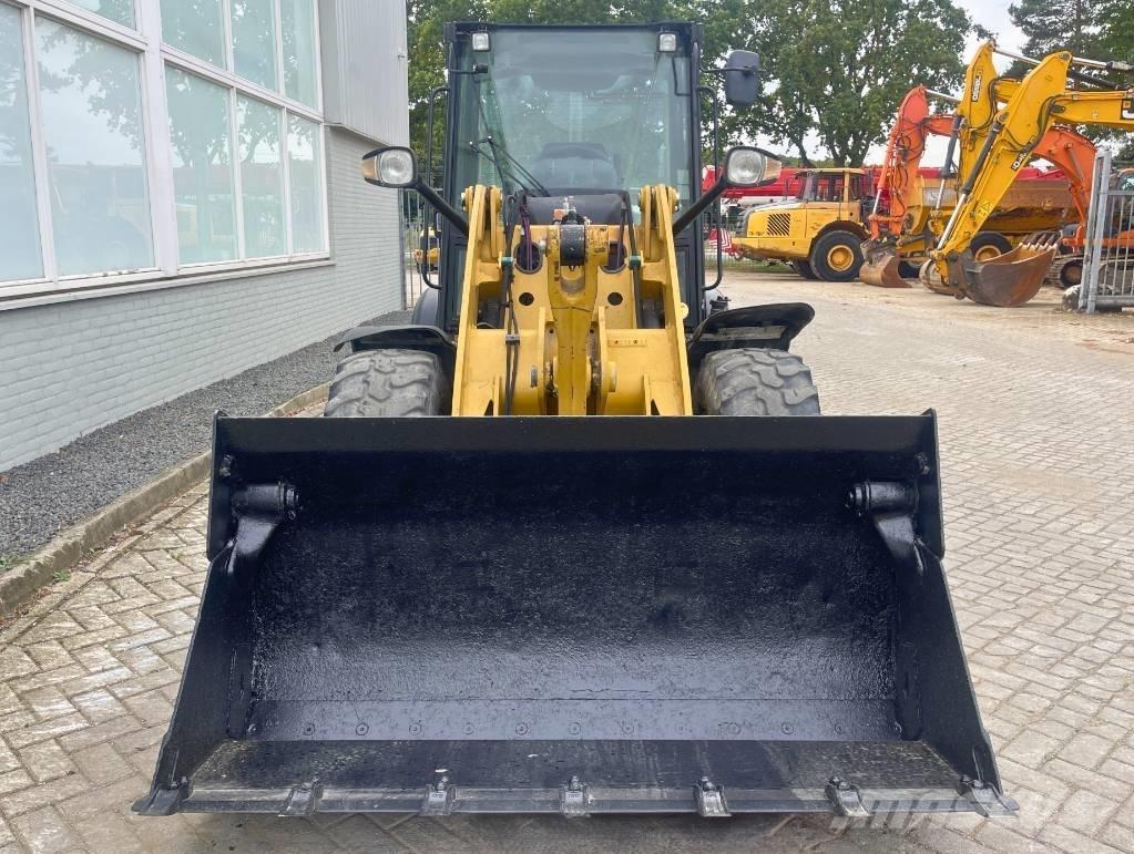 CAT 906 M    2018 Iekrāvēji uz riteņiem