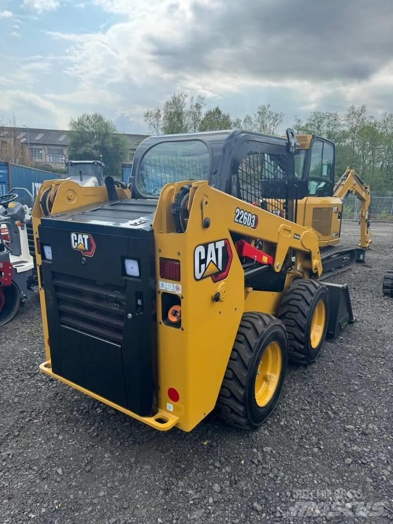 CAT 226D3 Lietoti riteņu kompaktiekrāvēji