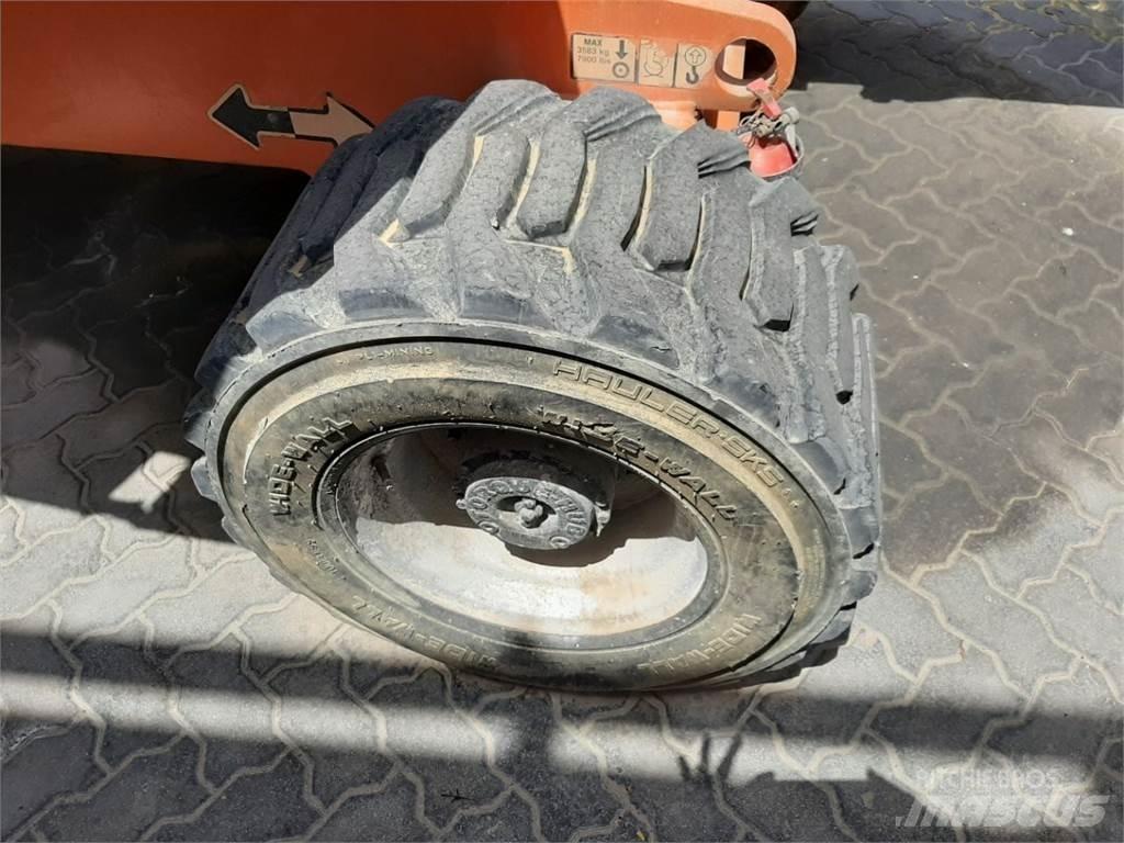 JLG 450AJ Strēles pacēlāji