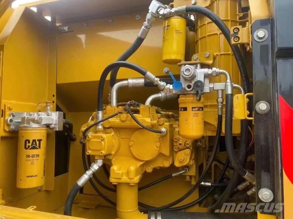 CAT 320d Kāpurķēžu ekskavatori