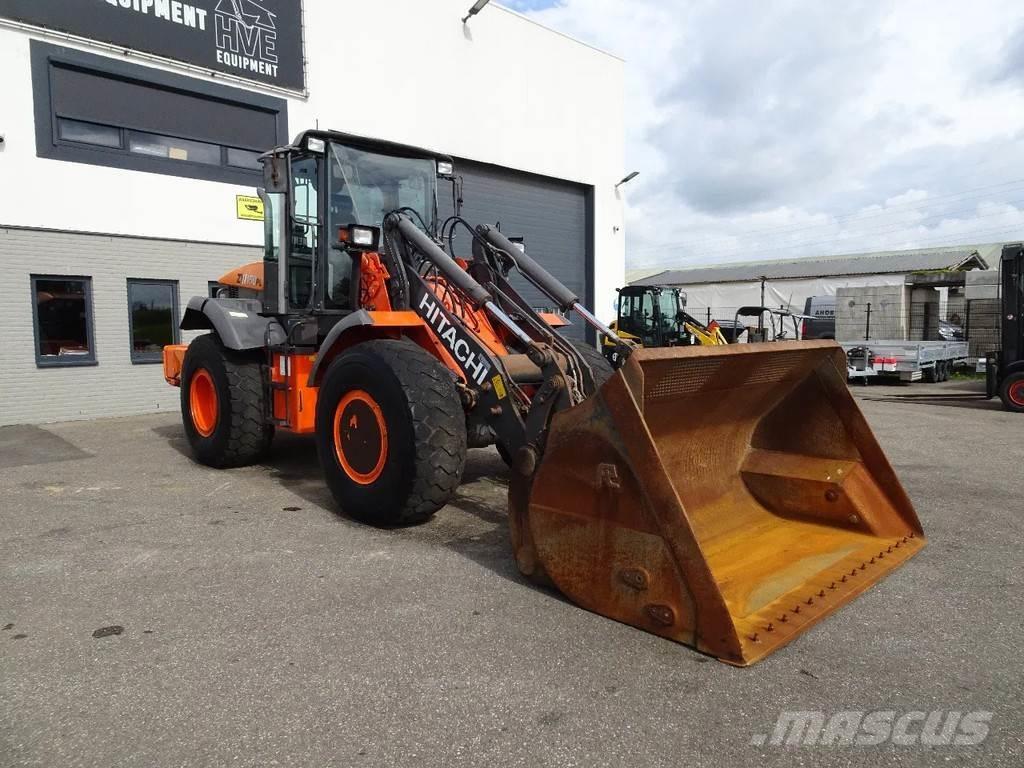 Hitachi ZW150 Iekrāvēji uz riteņiem
