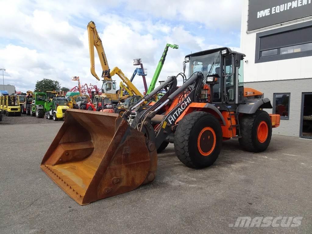 Hitachi ZW150 Iekrāvēji uz riteņiem