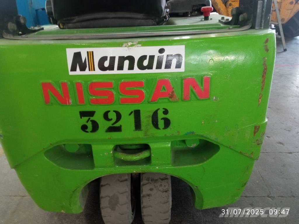 Nissan 1N1L180Q Tehnika ar dīzeļa dzinēju