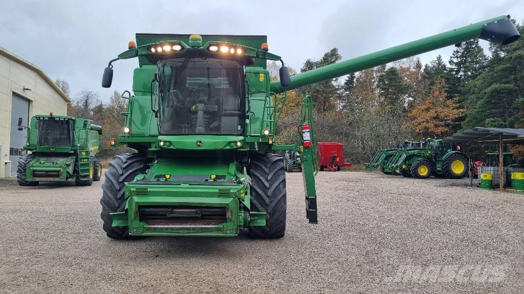 John Deere T 670 i Ražas novākšanas kombaini