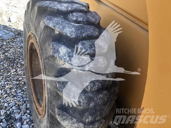 Ford GZ411V Iekrāvēji uz riteņiem