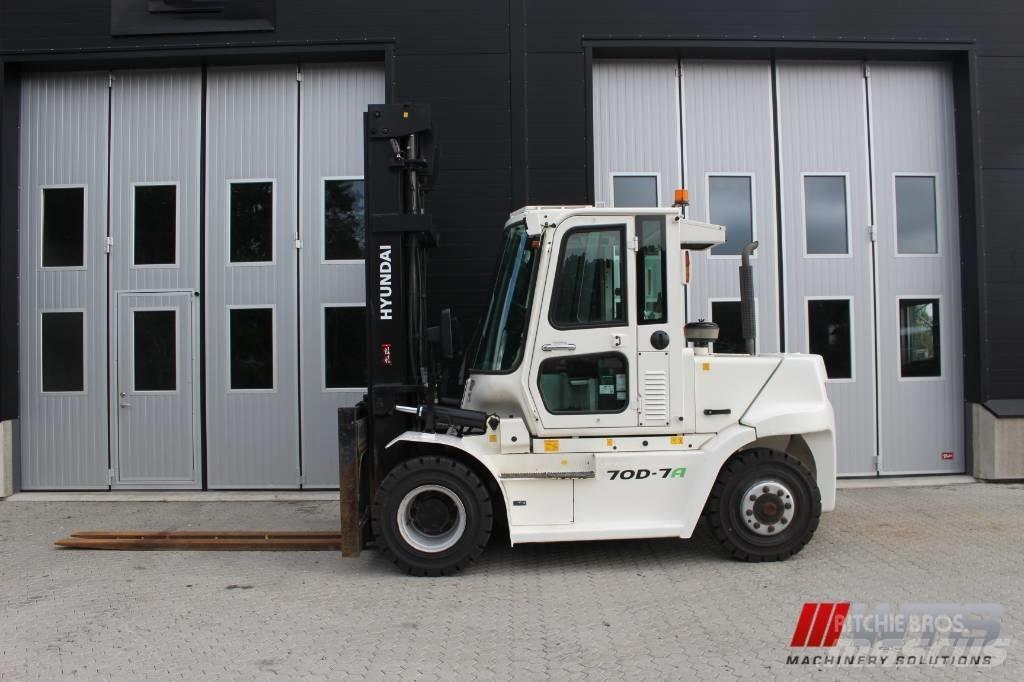 Hyundai 70 D-7 A Tehnika ar dīzeļa dzinēju