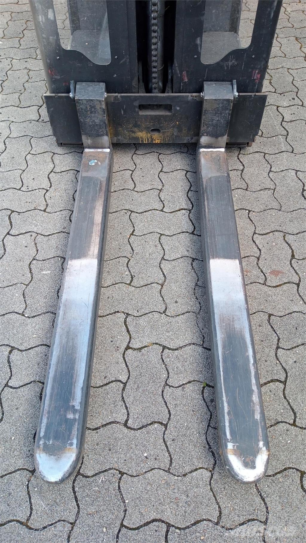 Toyota OSE100 Pašgājēji krautnētāji