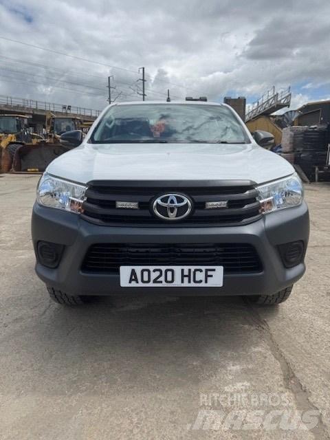 Toyota Hilux Vieglais kravas automobilis/izkraušana no sāniem