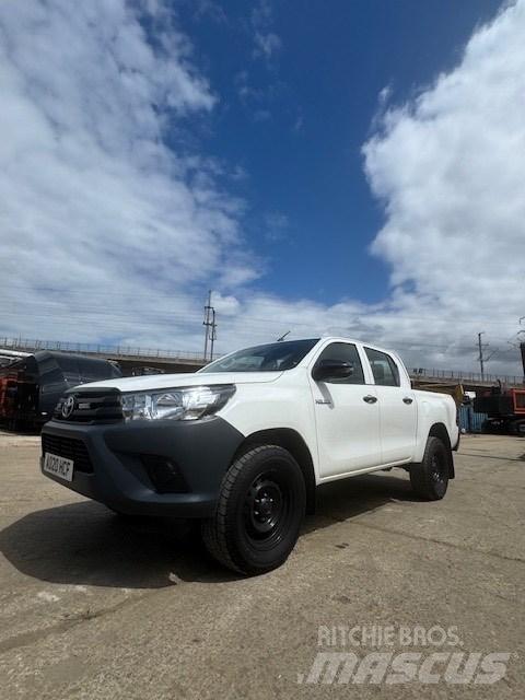 Toyota Hilux Vieglais kravas automobilis/izkraušana no sāniem