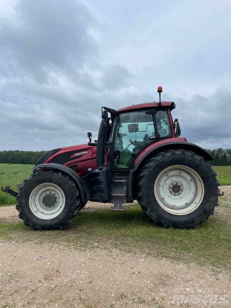 Valtra T 234 V Traktori