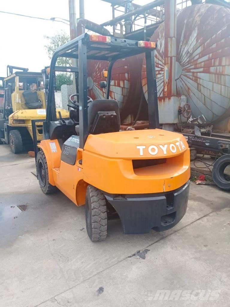 Toyota FD 30 Tehnika ar dīzeļa dzinēju