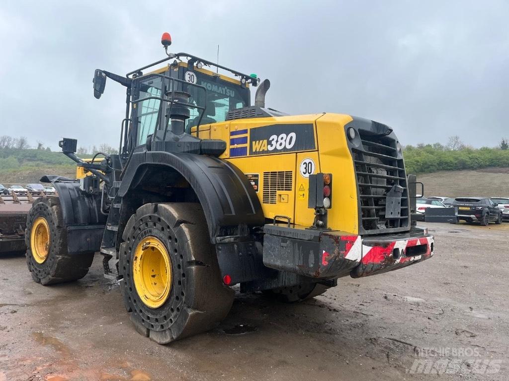 Komatsu WA380-8E0 Iekrāvēji uz riteņiem