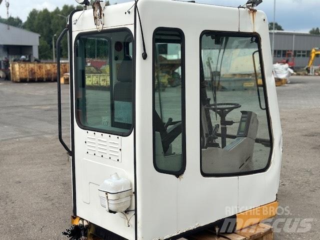 Liebherr A 924 B CAB Kabīnes un interjers