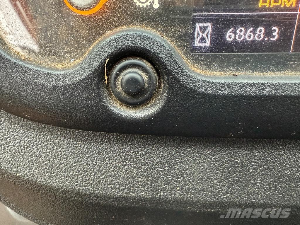 JCB 413 S Iekrāvēji uz riteņiem