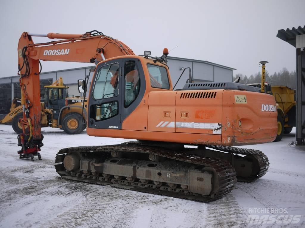 Doosan DX 225 LC Kāpurķēžu ekskavatori