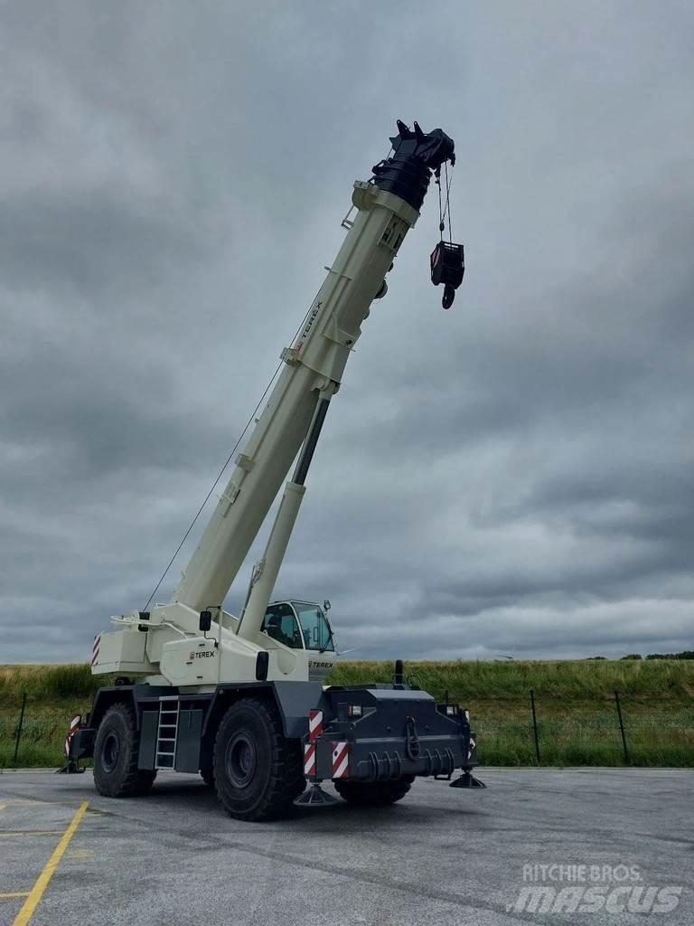 Terex RT100 Celtņi nelīdzenām virsmām