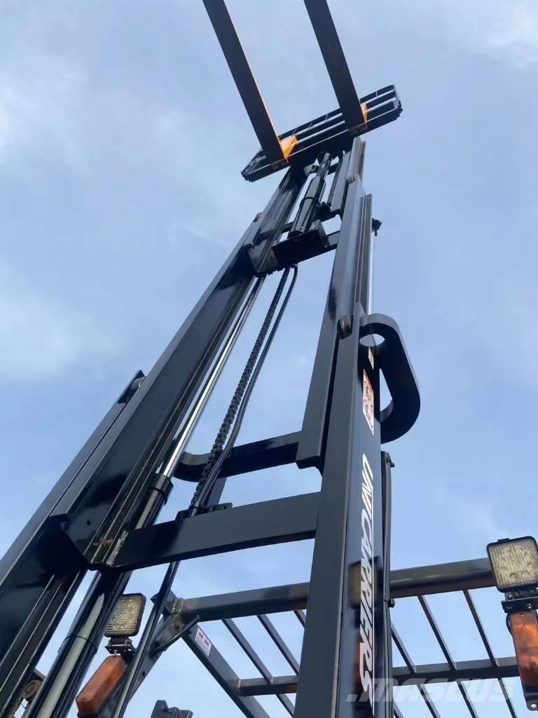 TCM FD 30 Tehnika ar dīzeļa dzinēju