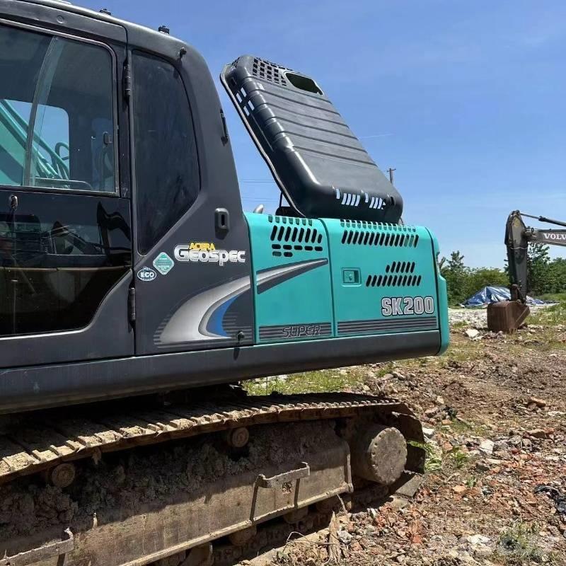 Kobelco SK 200 Kāpurķēžu ekskavatori