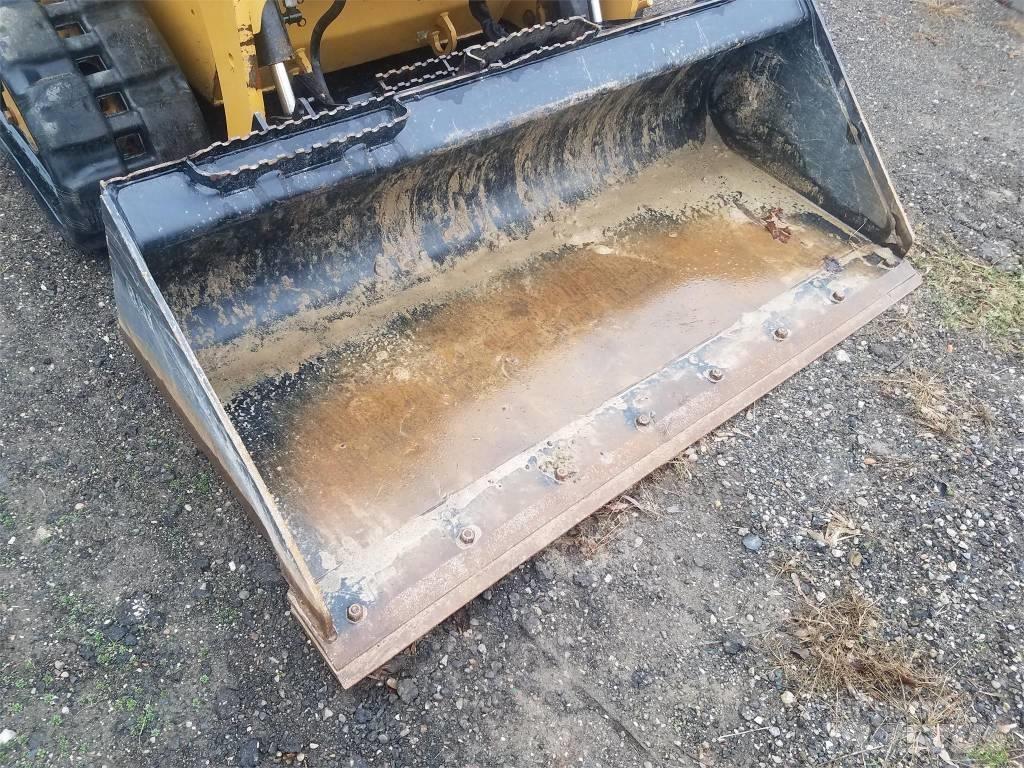 CAT 249D Lietoti riteņu kompaktiekrāvēji