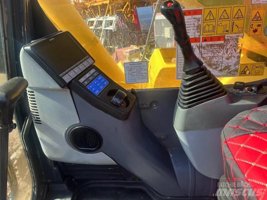 Komatsu PC 450 LC-8 Kāpurķēžu ekskavatori