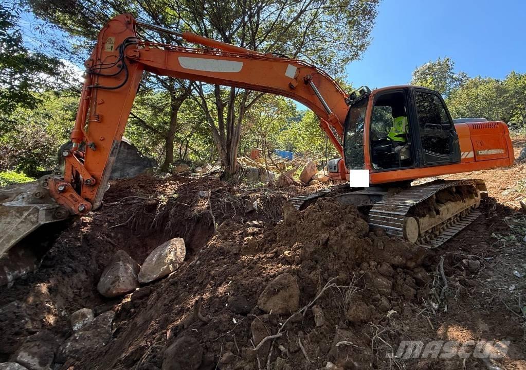 Doosan DX 220 LCA Kāpurķēžu ekskavatori