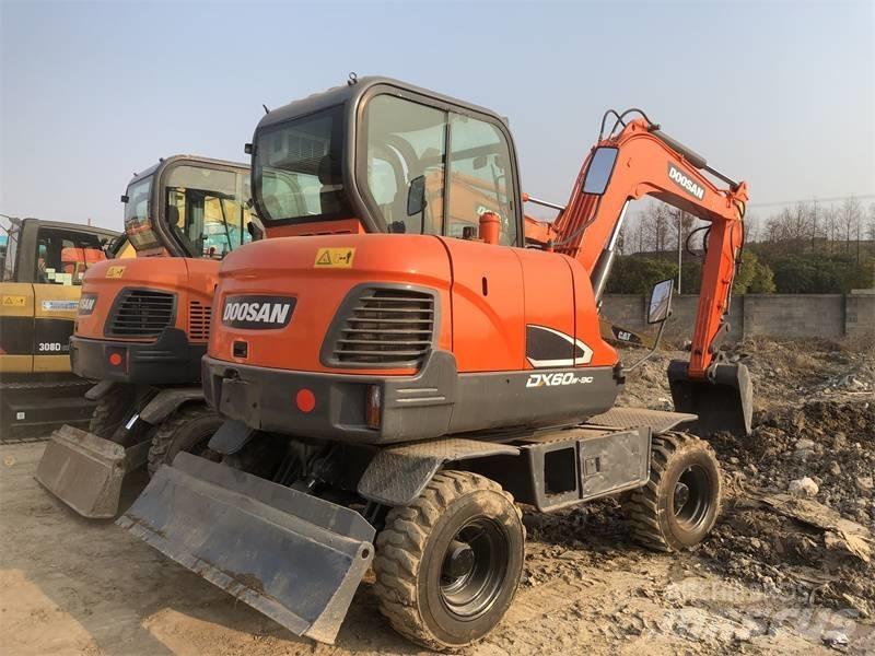 Doosan DX60 Kāpurķēžu ekskavatori