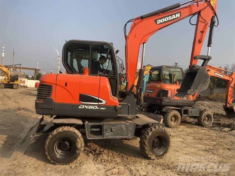 Doosan DX60 Kāpurķēžu ekskavatori