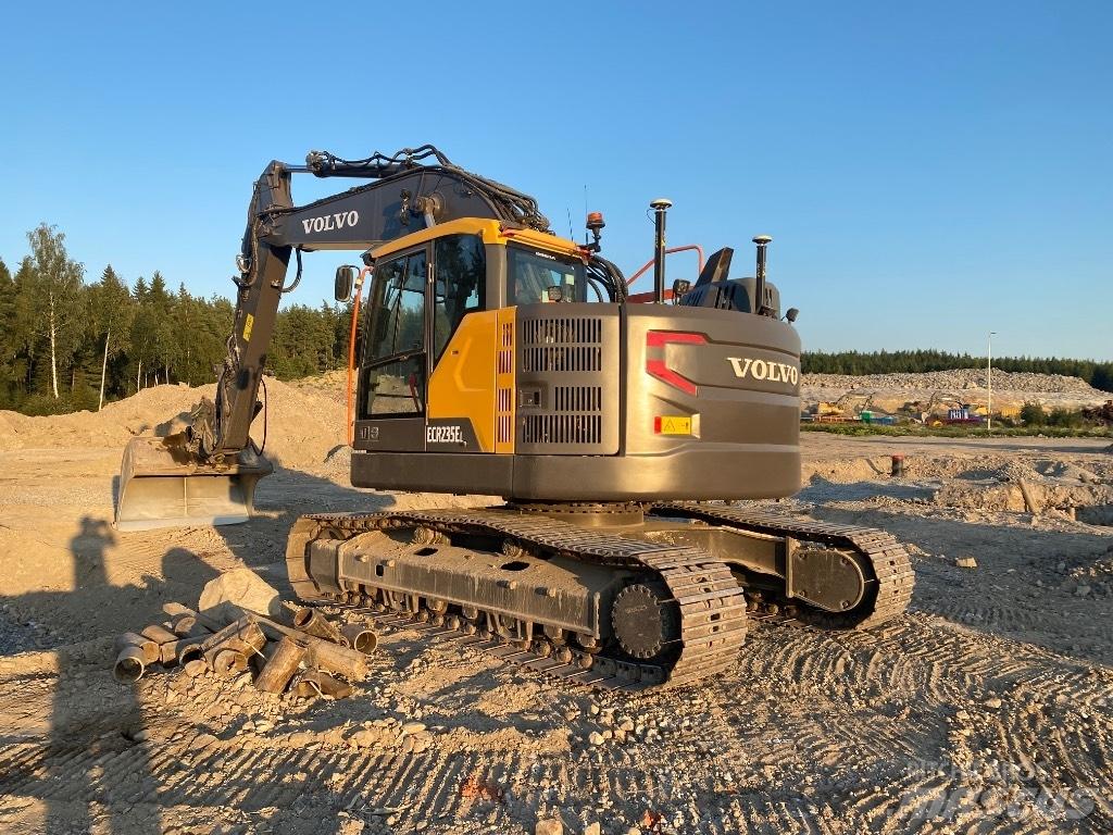 Volvo EC 235 EL Kāpurķēžu ekskavatori