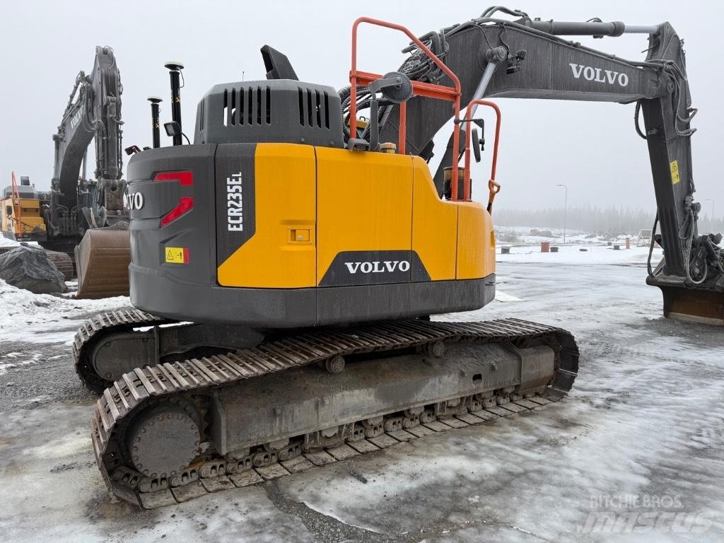 Volvo EC 235 EL Kāpurķēžu ekskavatori